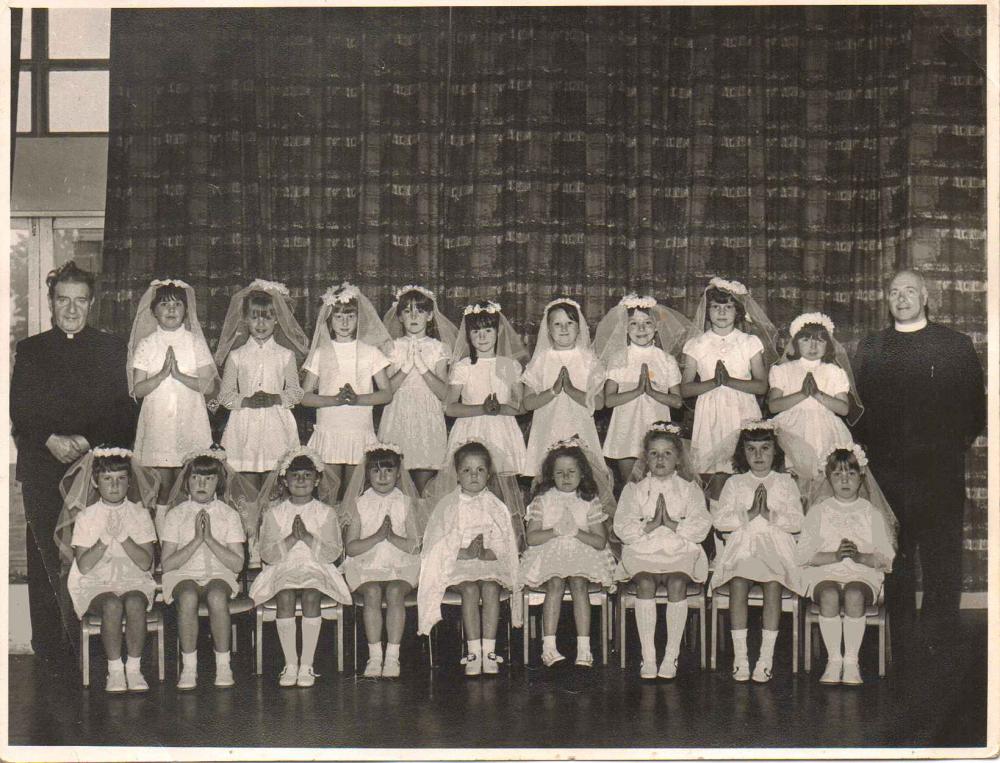 Holy Family School first Holy Communion, girls 1971