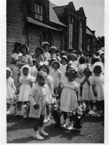 Start of the procession in Back Lane, Holland Moor.1949/50