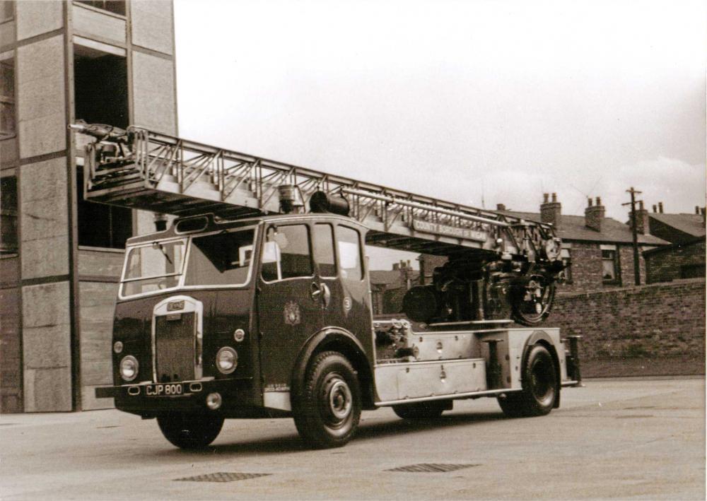 The "Somers" fire engine