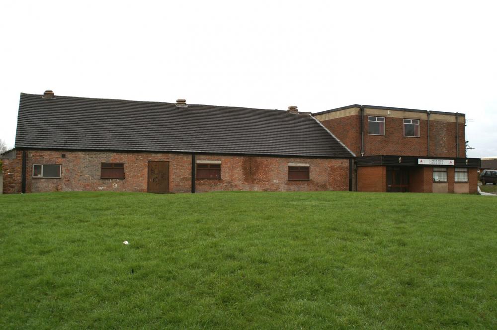 Lower Ince Labour Club - as was in December 2005