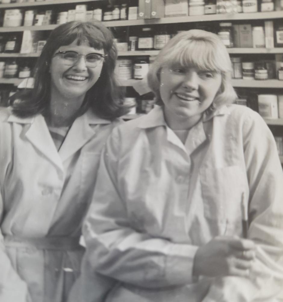 FAIRLESS CHEMIST GERARD ST. ASHTON 1960'S FAIRLESS CHEMIST GERARD ST. ASHTON 1960'S