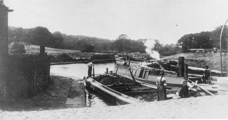 Barges at Dean Lock Gathurst