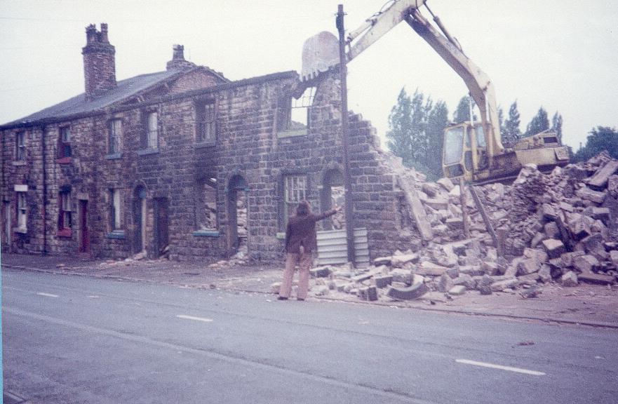 Miners cottages in Billinge Road being demolished