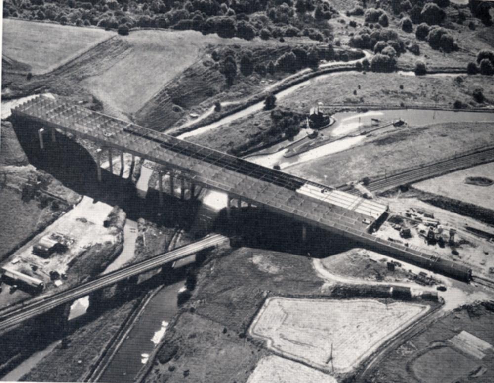 Construction of  the M6 Gathurst Viaduct
