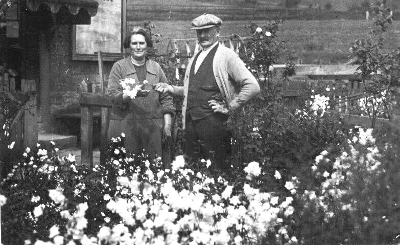 Thomas Hargreaves and his wife, Sarah Jane Gaskell at Gathurst Lock House.