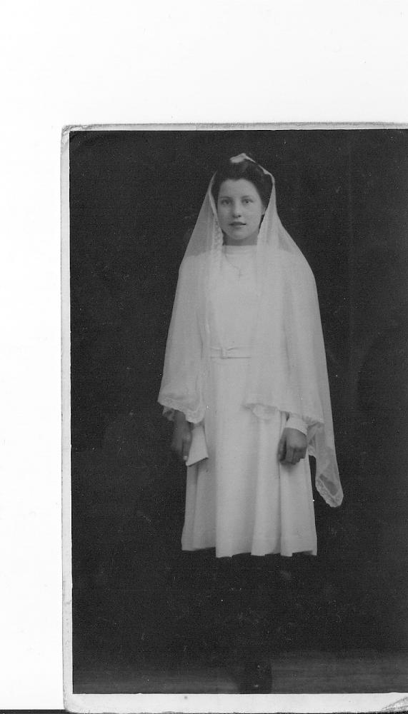 Aunty Edna Hankin about 14 years old