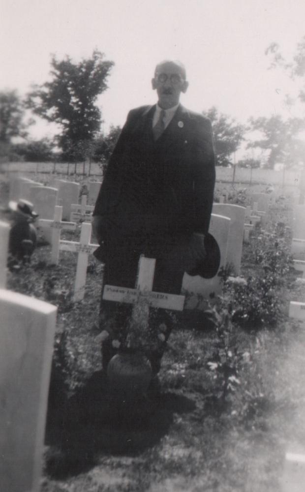 George Myers visiting Herberts grave 1949