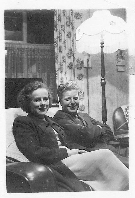 Mum Doreen and Dad Alan Hankin Mint Cottage Mint Court Scholes late 1940s