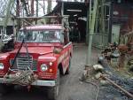 Land Rover, workshop and tools (102K)