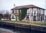 Kirkless Hall pub