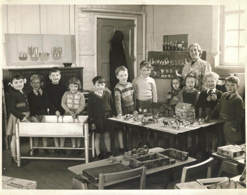 Class photo of infant class 1957 ish