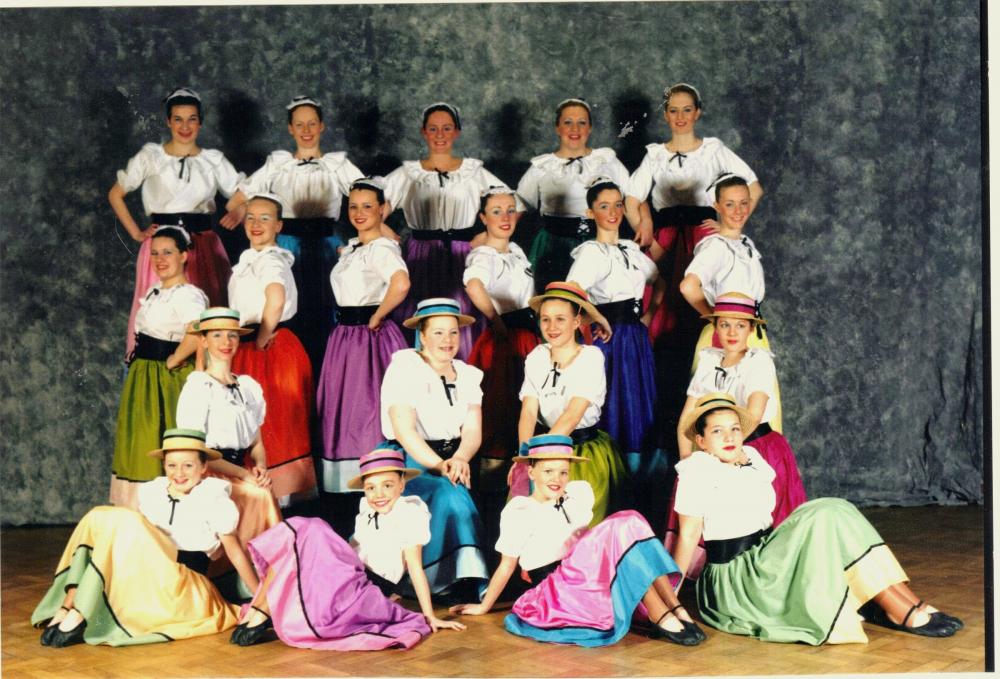 SONG  AND  DANCE  TROUPE  SHOWTIME  2001