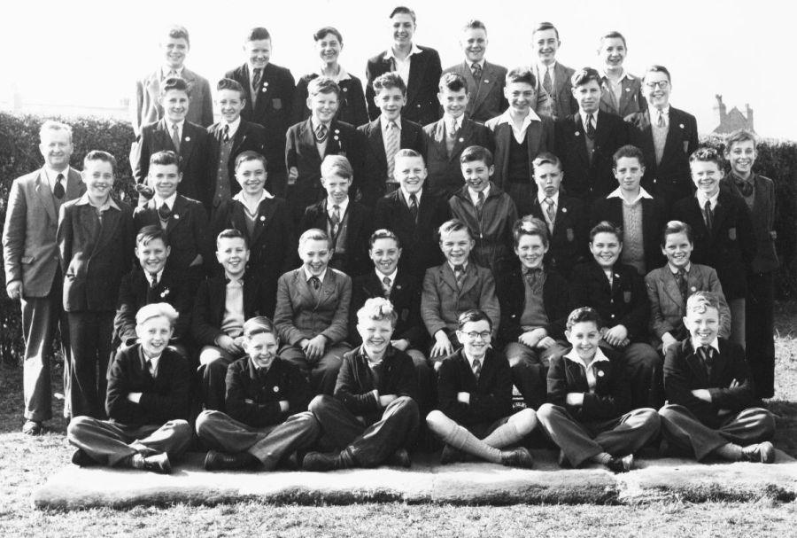 Class Photo: Form 3B 1952/3.