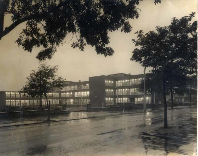 Thomas Linacre School on a wet winters day, c1960.