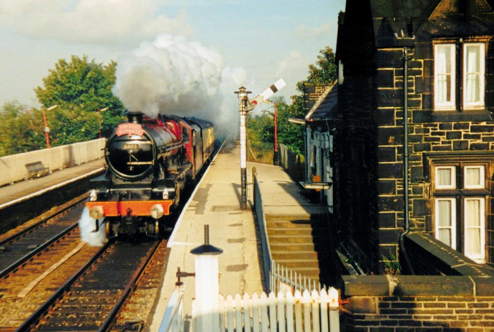 5593 Kolaphur Passing Parbold Signal Box 1986 