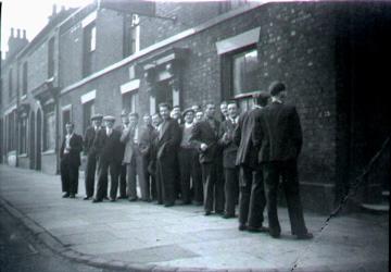 Birkett Bank corner outside Crispin Arms 1951