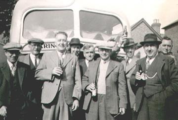 CRISPIN ARMS COACH PARTY 1950