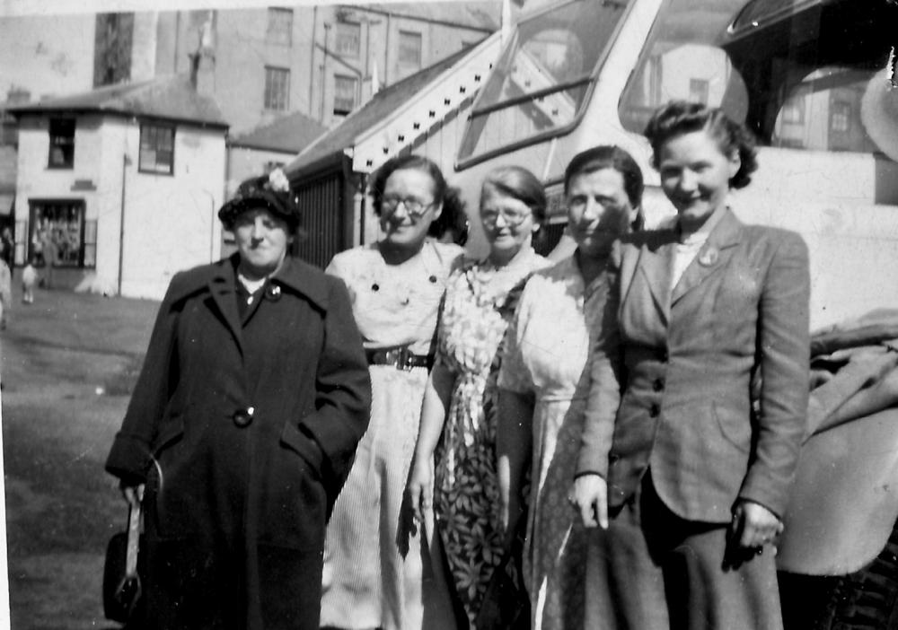 Crispin Arms ladies day out c.1951