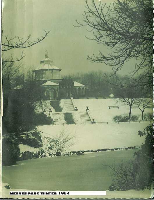Mesnes Park in Winter.
