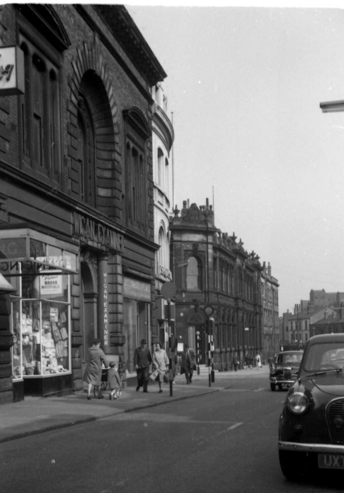 King Street looking towards Borough Courts 1960