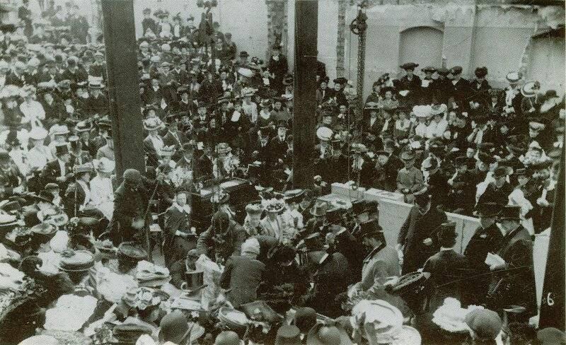 Laying the foundation stone in 1907.