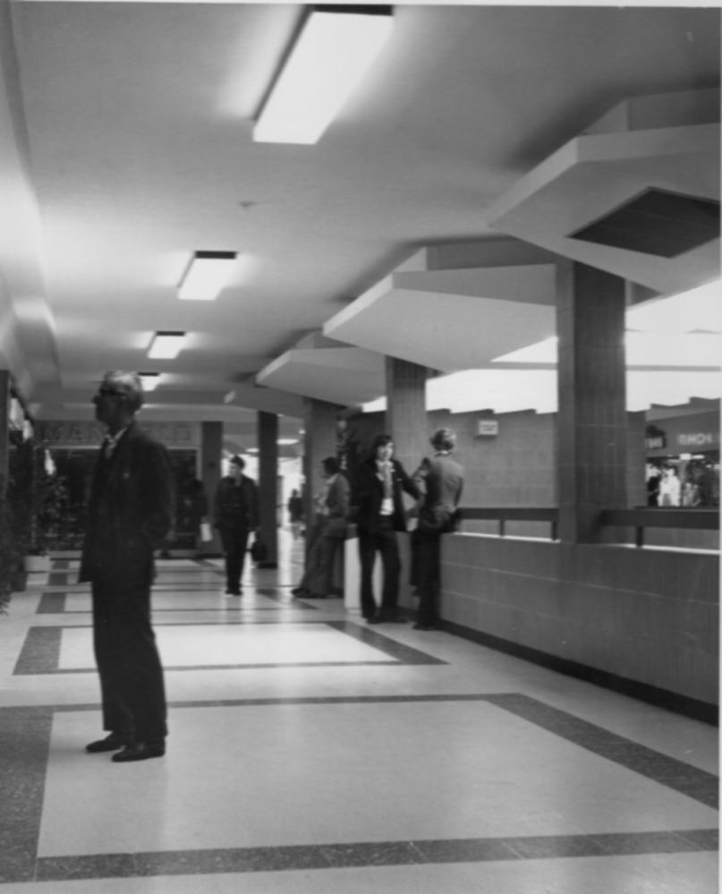 GALLERIES SHOPPING CENTRE 1974