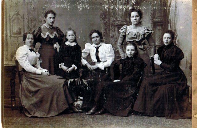 Martland girls 1900