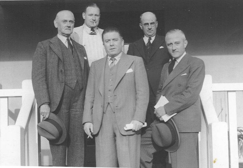 Alfred Haselden (centre).