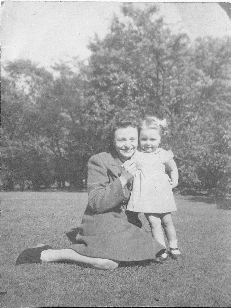 Evelyn Molyneux and Daughter Elsie from Orrell