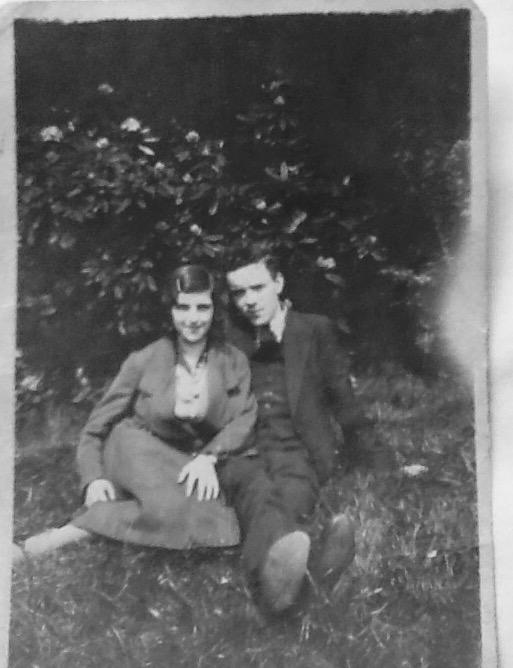 Jim & Edith Richards (parents) early 1940