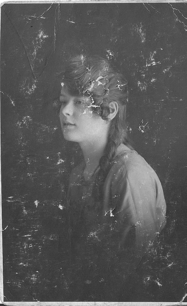 Florence Molyneux - Linney St, Scholes in her teens - My Grandma