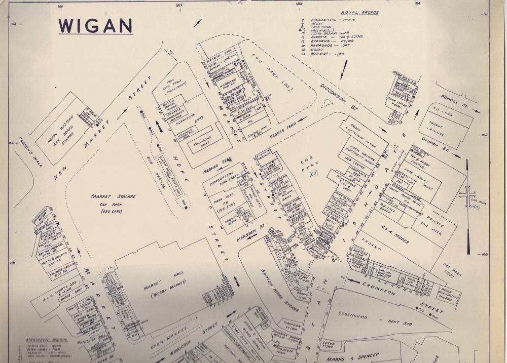A TOWN CENTRE MAP SHOWING NAMED SHOPS 1983   (1)