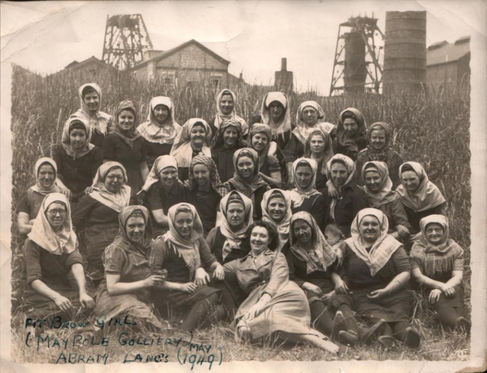 Pit Brow Girls, Maypole Colliery, Abram. (Photo: Harry Pennington)